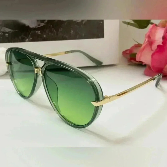 Netizen with the same large frame frog mirror, classic and versatile sunglasses - Picture 3 of 3